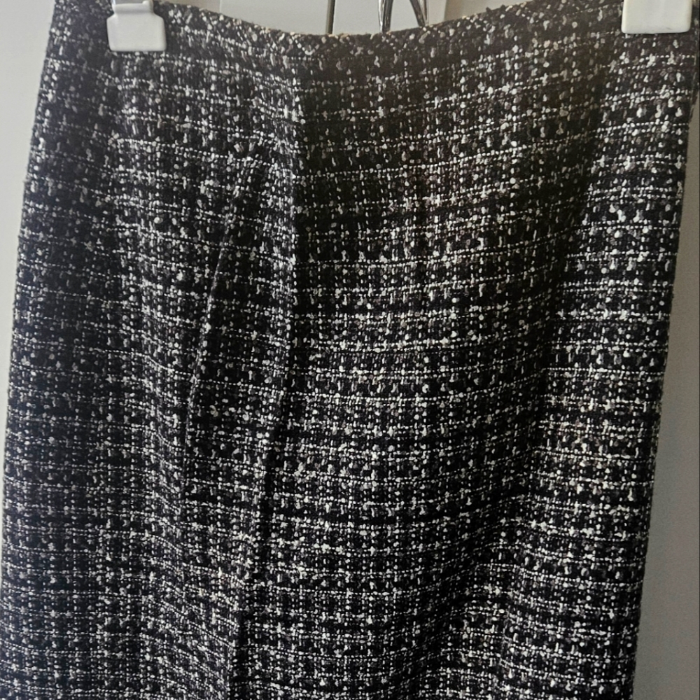 TAHARI tweed skirt, Sz 6 black/white.